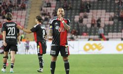 Eskişehirspor kaptanı Beykan Şimşek’ten taraftara özür: “Tek suçlu biz futbolcularız”