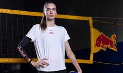 Milli voleybolcu Dilay Özdemir’den yeni anlaşma: Sürprizi Hande Baladın yaptı