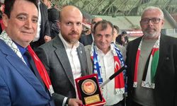 Eskişehir Dost Dernekler Federasyonu’ndan Bilal Erdoğan’a Filistin programında plaket