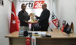 Murad Elmuhendis’ten Kasım Karakaş’a Filistin haritalı anlamlı hediye