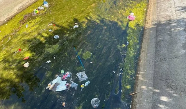 Eskişehir’de sulama kanallarındaki çöp manzarası tepki çekti