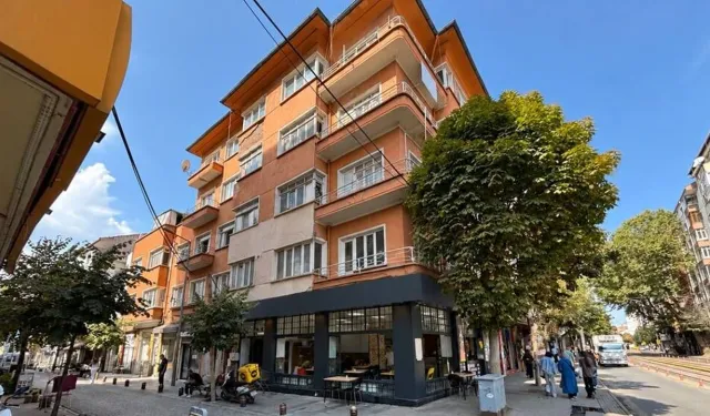 Eskişehir kent merkezindeki bina için riskli yapı kararı: Tahliye süreci sürüyor