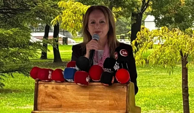 Sevinç Uluçeşme’den Ayşe Ünlüce’ye Onursal Üyelik Nişanesi