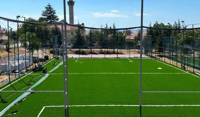 Eskişehir’de gençler için yenilendi: Seyitgazi halı sahası açılıyor