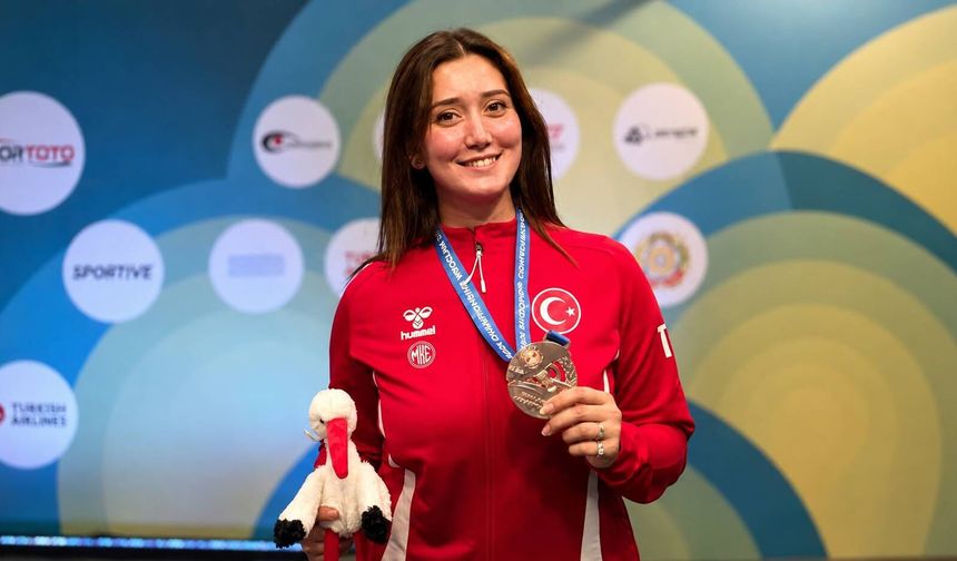 22 yaşındaki milli sporcu Şimal Yılmaz'dan Türk atıcılığında tarihi başarı