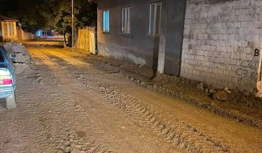 Emre Dere’den Seyitgazi Belediyesine yol tepkisi: Seyitgazi bunu hak etmiyor